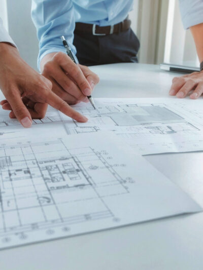 ARQUITETOS e ENGENHEIROS